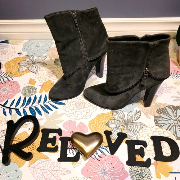 UK3 Booties - Picture 1 of 6